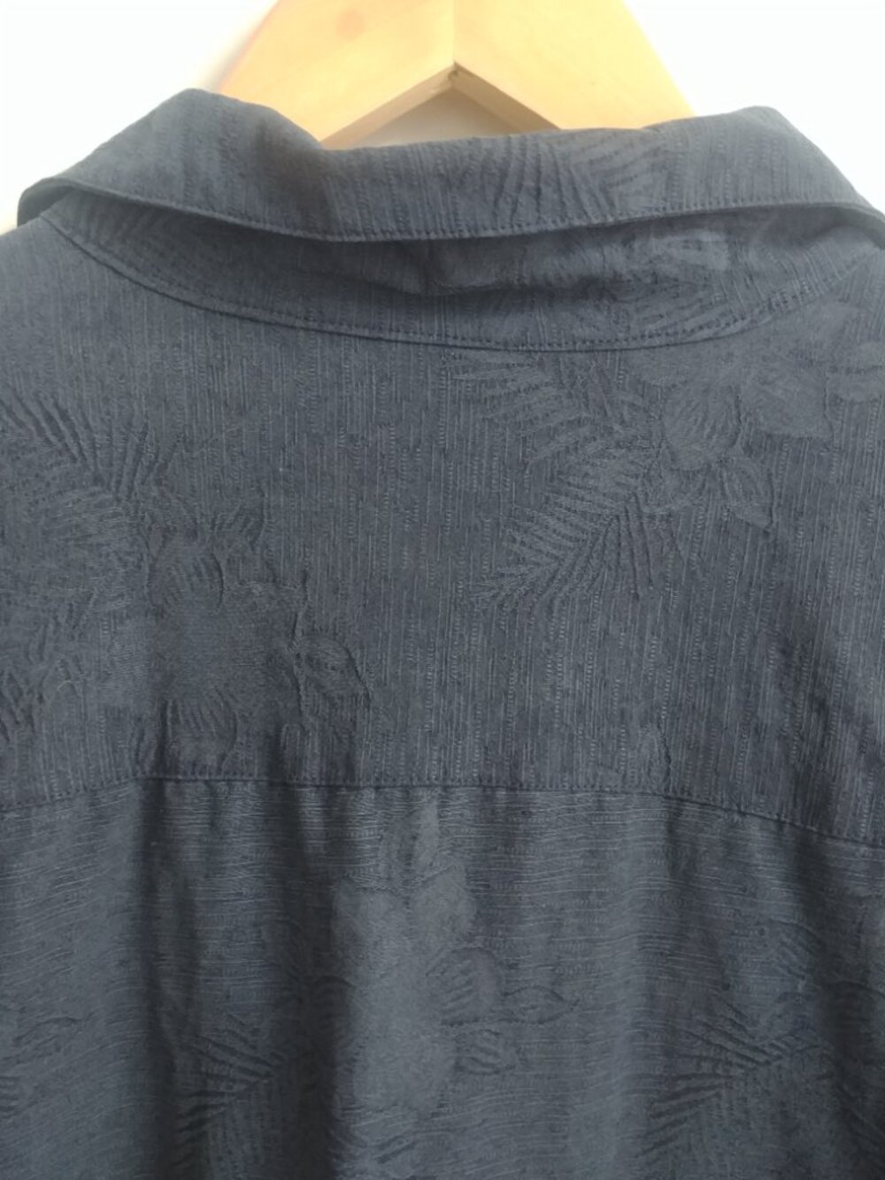 Tommy Bahama Men's Large 100% silk short sleeve button down shirt dark navy blue - Picture 6 of 14